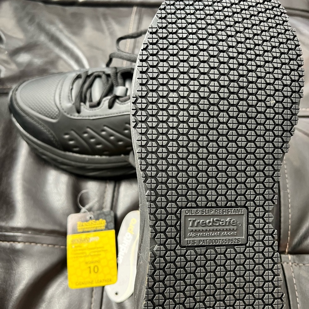 NON SLIP Leather Sneakers